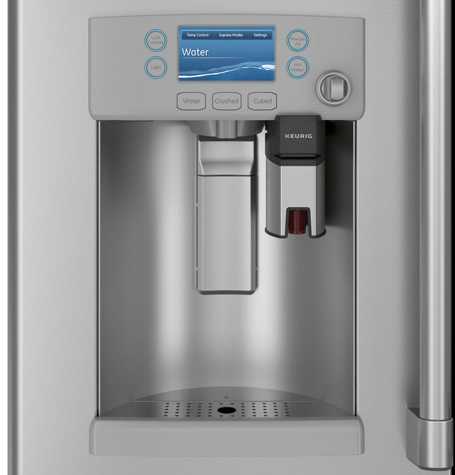 Réfrigérateur intelligent à portes françaises Café™ ENERGY STAR® de 22,1 pi³ à profondeur de comptoir avec système d'infusion Keurig® K-Cup® - CYE22UP2MS1
