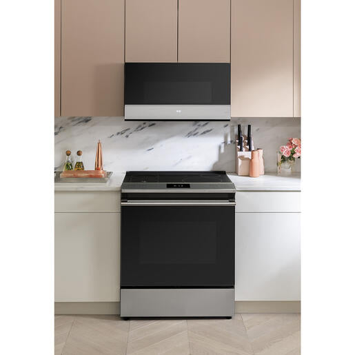 Four à micro-ondes à hotte intégrée Café™ de 2,1 pi³ avec connexion Wi-Fi en verre moderne - CVM721M2NCS5