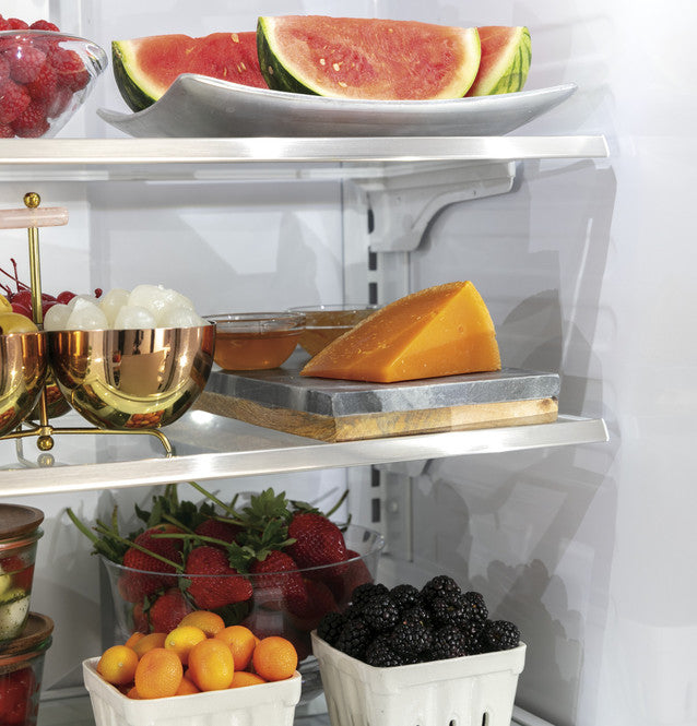Réfrigérateur intelligent à portes françaises Café™ ENERGY STAR® de 23,1 pi³ à profondeur de comptoir - CWE23SP3MD1