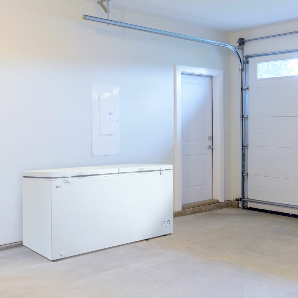 Danby 21.2 cu. ft. Chest Freezer in White - DCFM210A1WDB