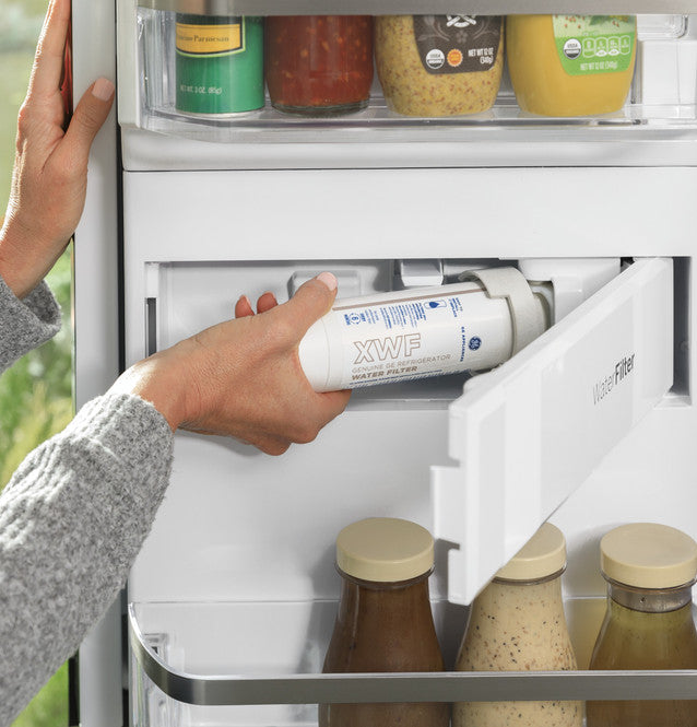 Réfrigérateur intelligent à 4 portes et à portes françaises Café™ ENERGY STAR® de 27,8 pi³ - CVE28DP2NS1