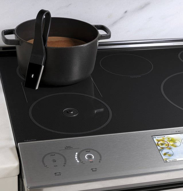 Cuisinière intelligente encastrable de 30 po Café™ à commandes frontales, à induction et à convection avec caméra intégrée au four en verre platine