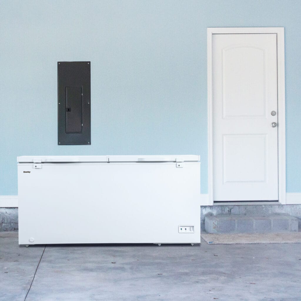 Danby 17.1 cu. ft. Chest Freezer 2 Door in White - DCFM171A1WDB